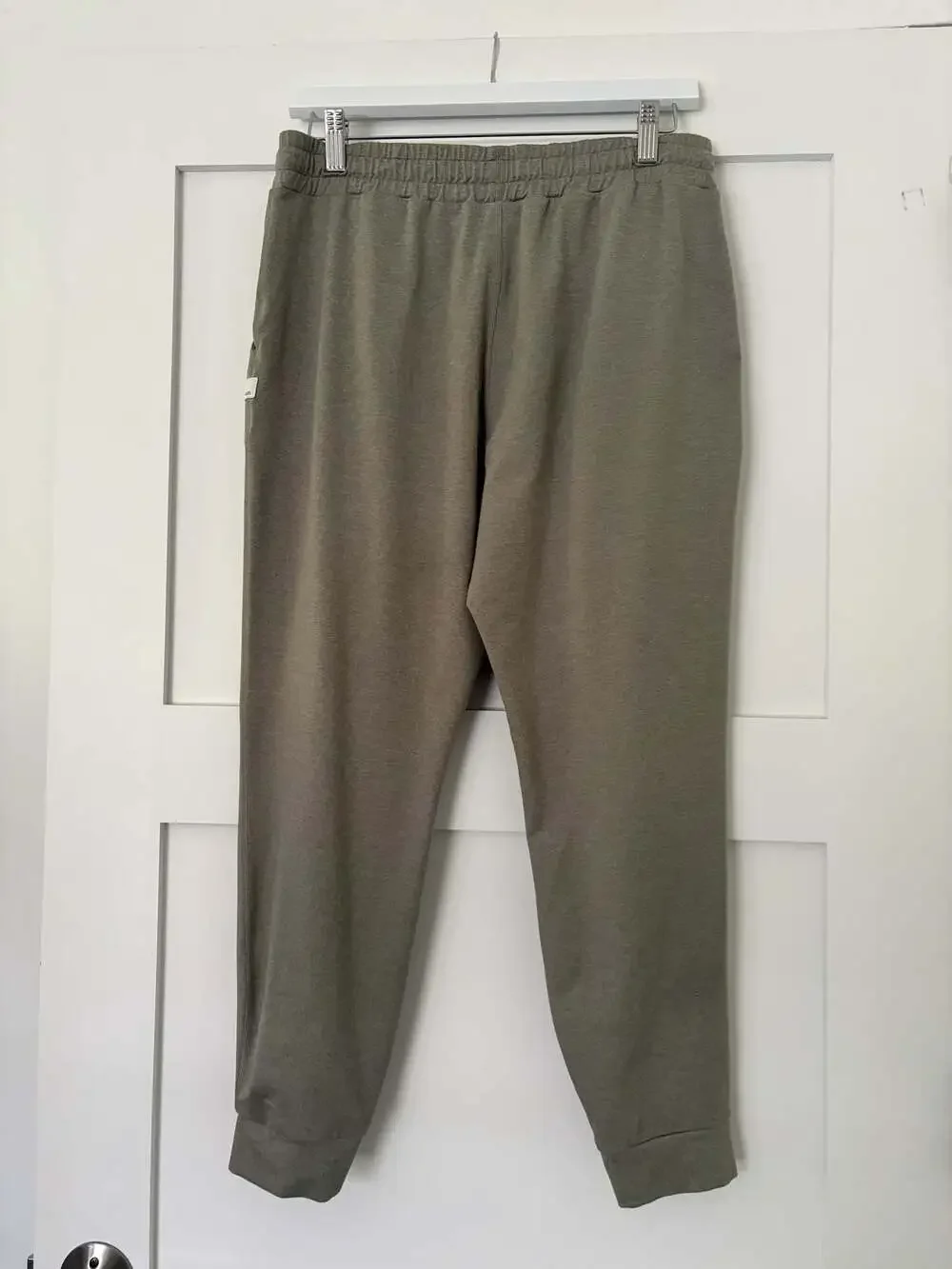 Vuori Performance Jogger Sweatpants in Olive Green Size Medium